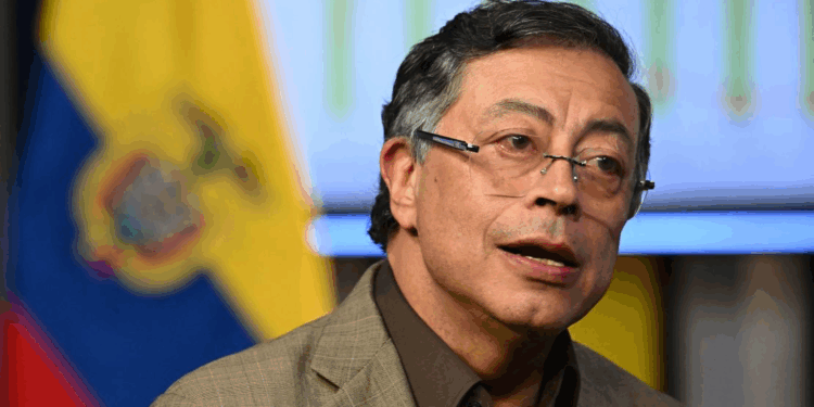 Exesposa de Roy Barreras y presidenta de la comisión de acusación, parlamentaria del Pacto Histórico, Gloria Arizabaleta radicó auto de suspensión al presidente Gustavo Petro Urrego.