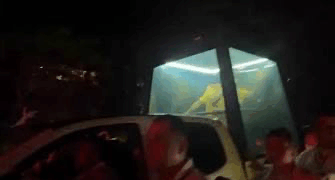 En un vehículo blindado, se desplazó el presidente electo, Abelardo de la Espriella y su vicepresidente José Manuel Restrepo hasta la tarima que lo esperaba en la Ventana del Mundo al norte de Barranquilla.