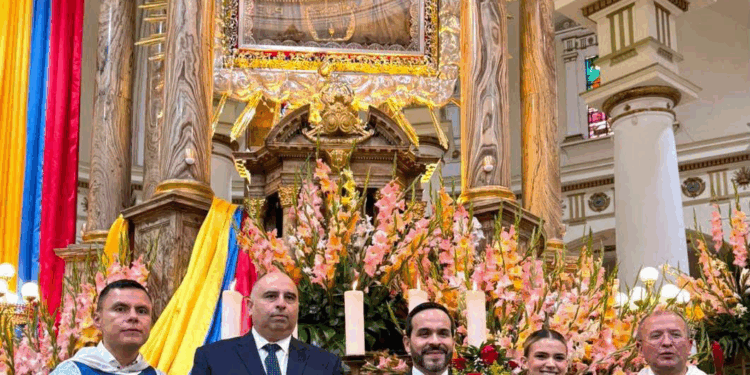 Encargado de negocios de la embajada de EEUU acompañó al presidente electo De La Espriella a la eucaristía de Chiquinquirá 