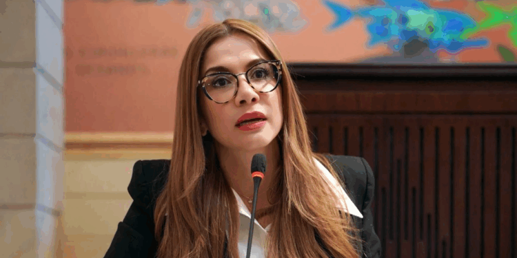Cathy Juvinao calificó como “triste” el “final” de Iván Cepeda, tras reunión de bancada del Pacto Histórico en la Casa de Nariño: “títere de Gustavo Petro ”