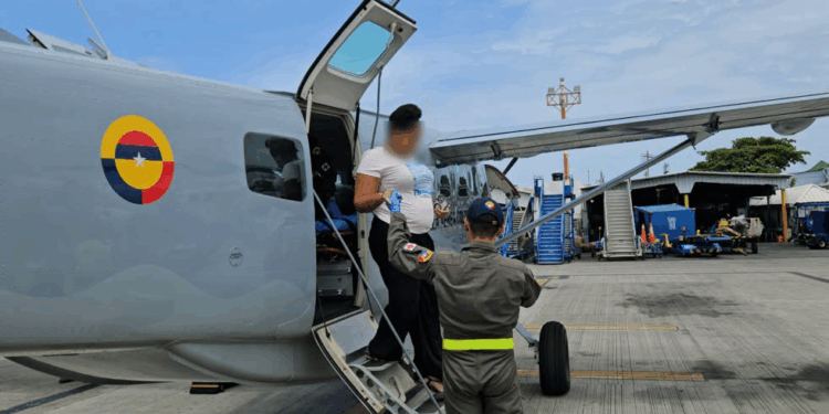 Traslado aeromédico desde Providencia facilitó atención prioritaria para mujer gestante