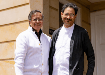 Petro desconozce los resultados electorales y declara a Iván Cepeda como presidente de Colombia