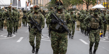 Un total de 1796 integrantes del comando de educación y doctrina del ejército desfilaron por primera vez en el sur de Bogotá en la celebración de los 216 años de independencia