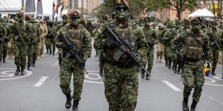 Un total de 1796 integrantes del comando de educación y doctrina del ejército desfilaron por primera vez en el sur de Bogotá en la celebración de los 216 años de independencia