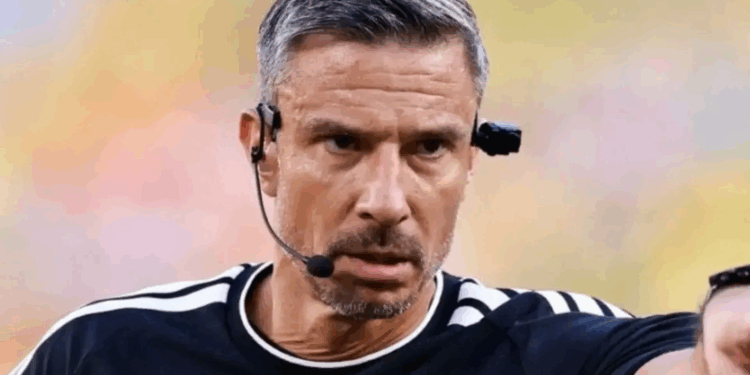 Referí que pitó la final del Mundial 2026 se retira al considerar que llegó a la cima de su larga carrera arbitral.