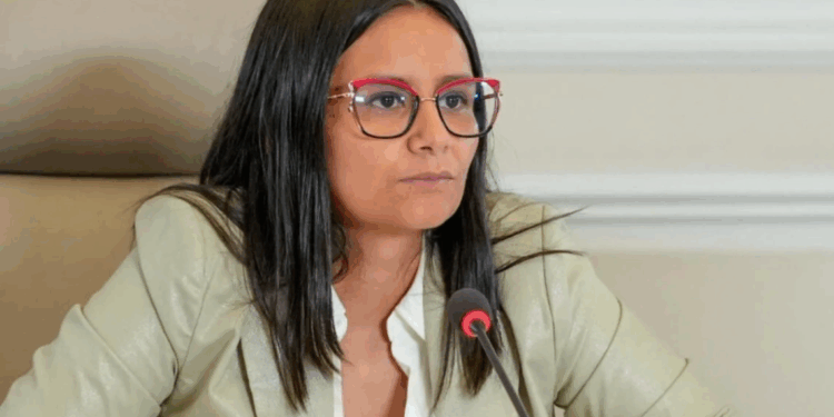 Angie Rodríguez enciende las alarmas: gobierno Petro busca sacar más de $1 billón del fondo adaptación a días de dejar el poder. Denuncia bodegas dentro del gobierno que la atacan.