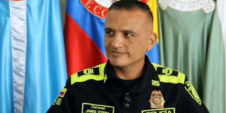 Tras casi dos años de comandancia del departamento de policía de San Andrés y Providencia es relevado el coronel James Evelio Totena Girón
