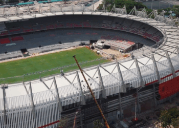 En San Andrés en más de tres años no han podido terminar el estadio de softball que es de bajo perfil. En Barranquilla en menos de un año avanzan las obras de modernización del super metropolitano que estará listo antes de terminar el 2026