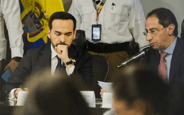 Listo el decreto que declara la Emergencia nacional para atender de mejor manera la catástrofe que dejó el terremoto del lunes en Colombia. Primer estado de excepción que usa el nuevo Gobierno Nacional