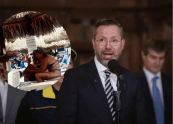 La inexcusable actitud del Ministro de Vivienda de irse de playa cuando todos sus compañeros de gobierno, comenzando por el propio presidente, han estado ocupados atendiendo la emergencia sin descanso