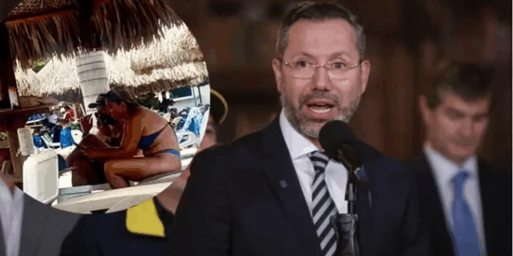 La inexcusable actitud del Ministro de Vivienda de irse de playa cuando todos sus compañeros de gobierno, comenzando por el propio presidente, han estado ocupados atendiendo la emergencia sin descanso