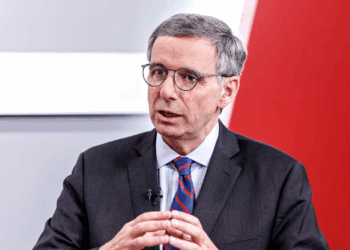 «Colombia debe saber la verdad de la grave crisis en que el gobierno Petro dejó al país: en 4 años derrocharon el erario en viajes, embajadas, lagartos, patos y contratos leoninos»: Ministro de Hacienda