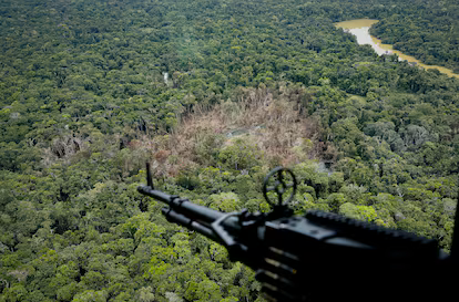 «Eran combatientes»: así defiende el gobierno el bombardeo que dejó tres niños muertos en un campamento de la guerrilla