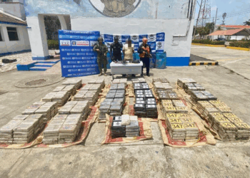 Armada Nacional incauta más de media tonelada de clorhidrato de cocaína y captura a un sujeto tras persecución en zona costera.