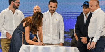 Distrito de Barranquilla aportará $40.000 millones para modernizar el aeropuerto Ernesto Cortissoz