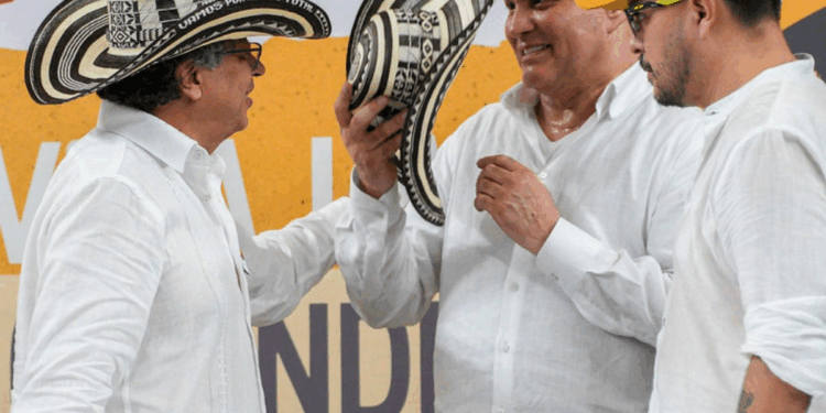 Salvatore Mancuso confirma que los nombraron gestor de Paz Total para que enlodaran a Uribe, De la Espriella y Vargas Lleras.