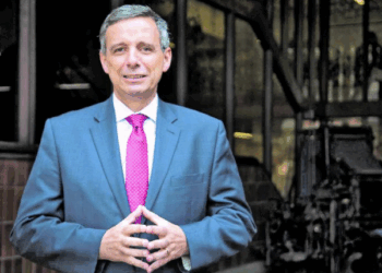 ¿Por qué no se va el Ministro de Hacienda como algunos reclaman?