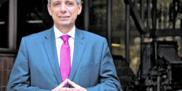 ¿Por qué no se va el Ministro de Hacienda como algunos reclaman?