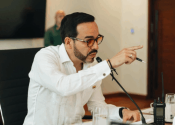 A la una de la madrugada el presidente Abelardo de la Espriella ordenó bombardear al ELN