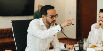 A la una de la madrugada el presidente Abelardo de la Espriella ordenó bombardear al ELN